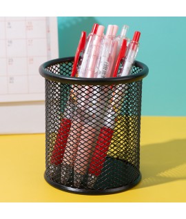 The wrought iron storage pen holder can store small items. It is suitable for a variety of occasions and is easy to carry without taking up space